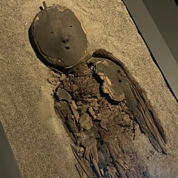 chinchorro-mummy-black-mask-oldest-mummy-world