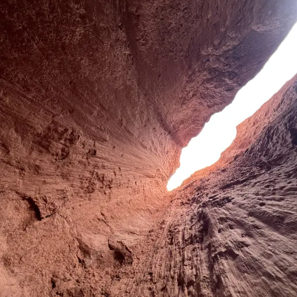 looking up slot canyon rock walls Valle del Arcoiris